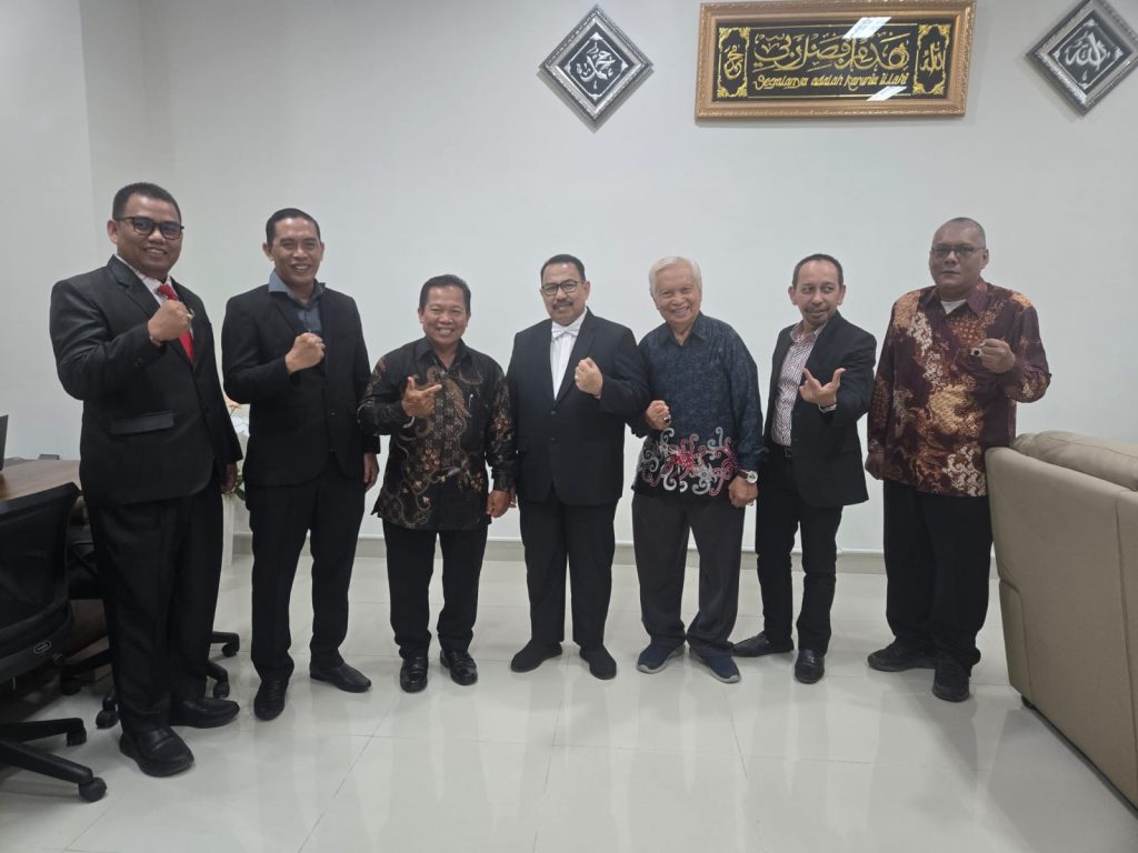 Kunjungan Yayasan Tri Sukses Widya Praja pada Pengukuhan Rektor Uniska Banjarmasin